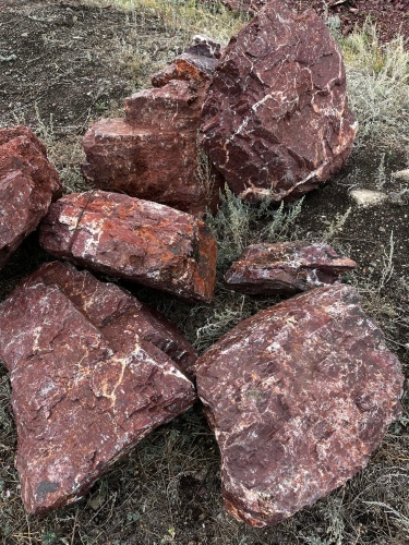 Ландшафтные глыбы красно-фиолетовые 200-1000 килограмм купить в Снежинске
