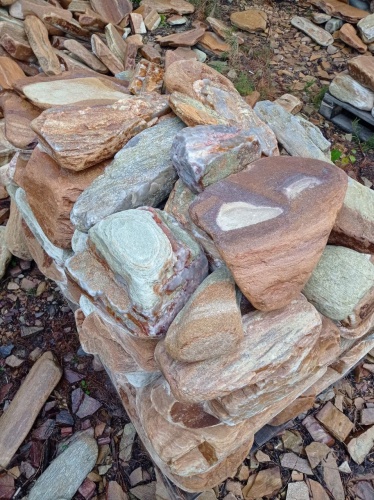 Златолит жёлтый, жёлто-зелёный глыбки и валуны для ланшафтного дизайна купить в Снежинске