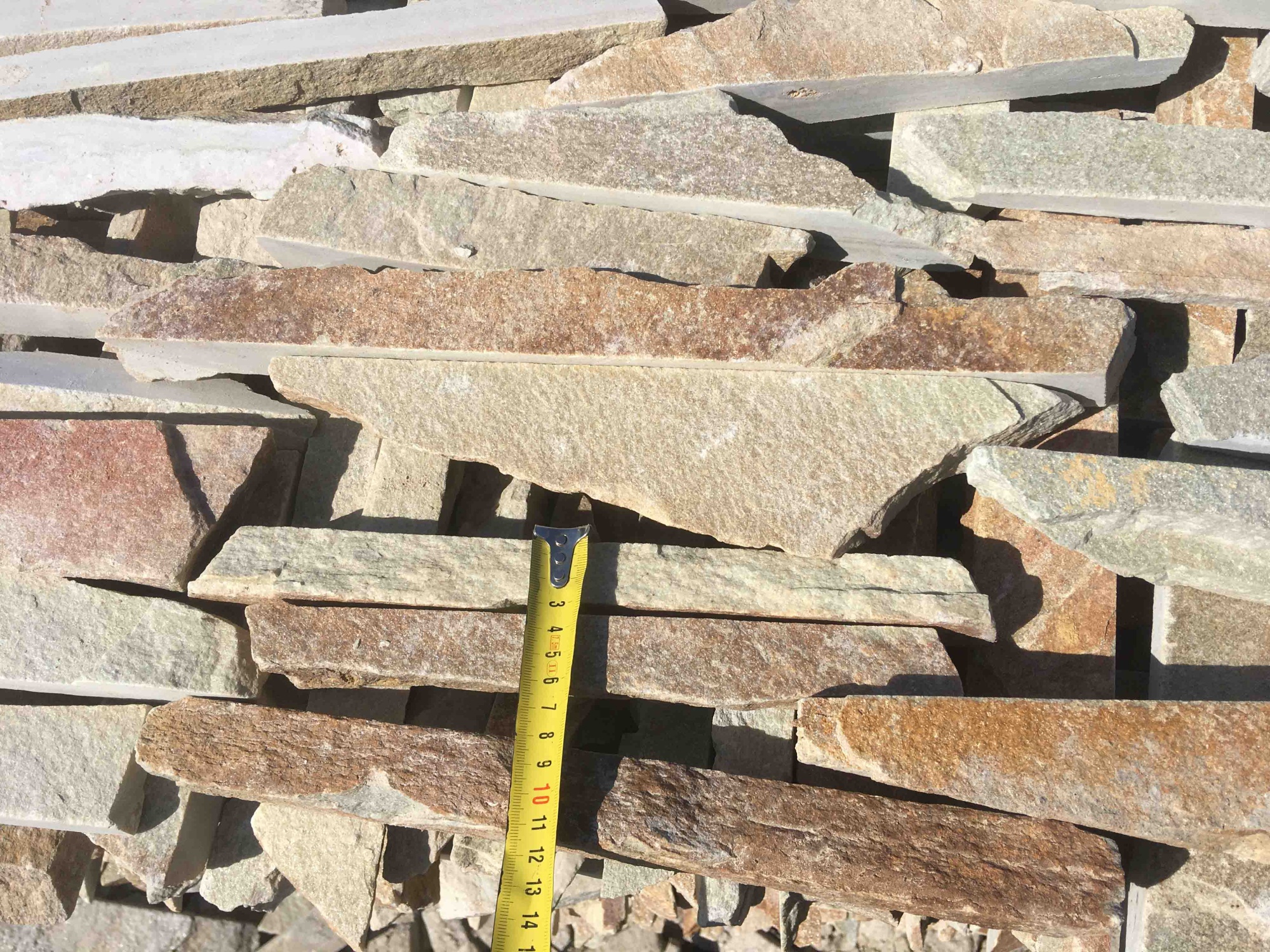 Горбушка златолит золотистый для облицовки купить в Снежинске