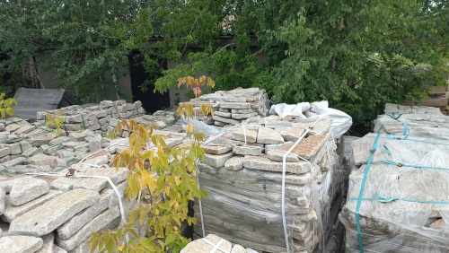 Плитняк галтованный гранитный для ландшафтного дизайна купить в Снежинске