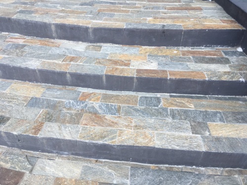 Плитка из Златолита Уральского для лестницы купить в Снежинске