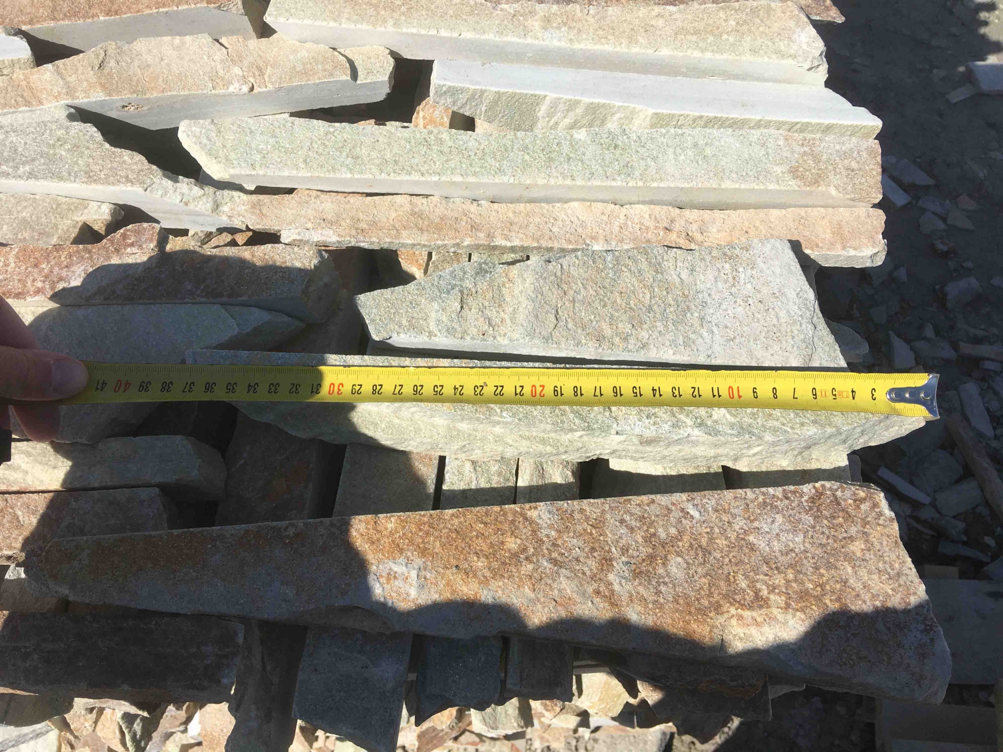 Горбушка златолит золотистый для облицовки купить в Снежинске