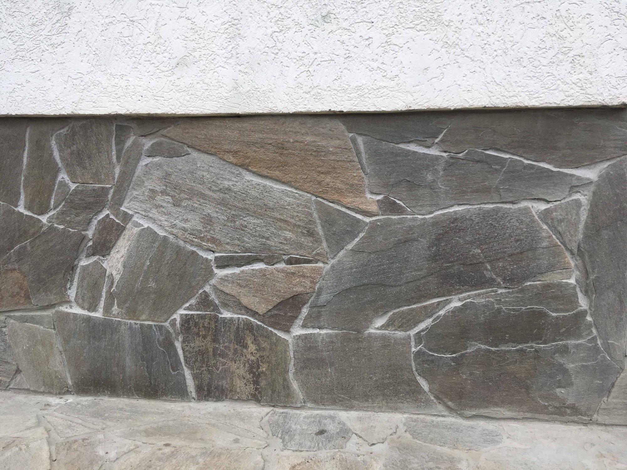 Плитняк златолит Уральский для цоколя, отмостки купить в Снежинске