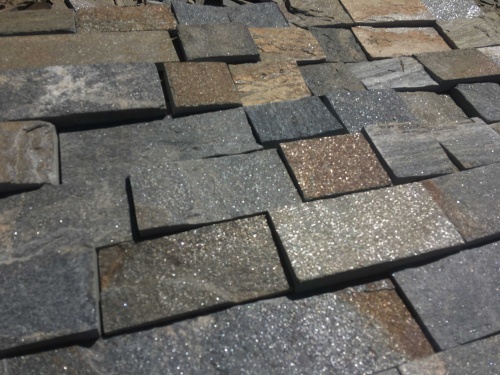 Плитка пилёная златолит Уральский для цоколя, отмостки купить в Снежинске