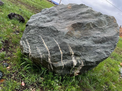 Гигантские зелёные валуны для ландшафтного дизайна весом более 5 тонн купить в Снежинске