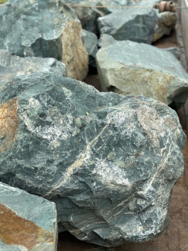 Камни для ландшафтного дизайна зелёные 10-60 килограмм купить в Снежинске