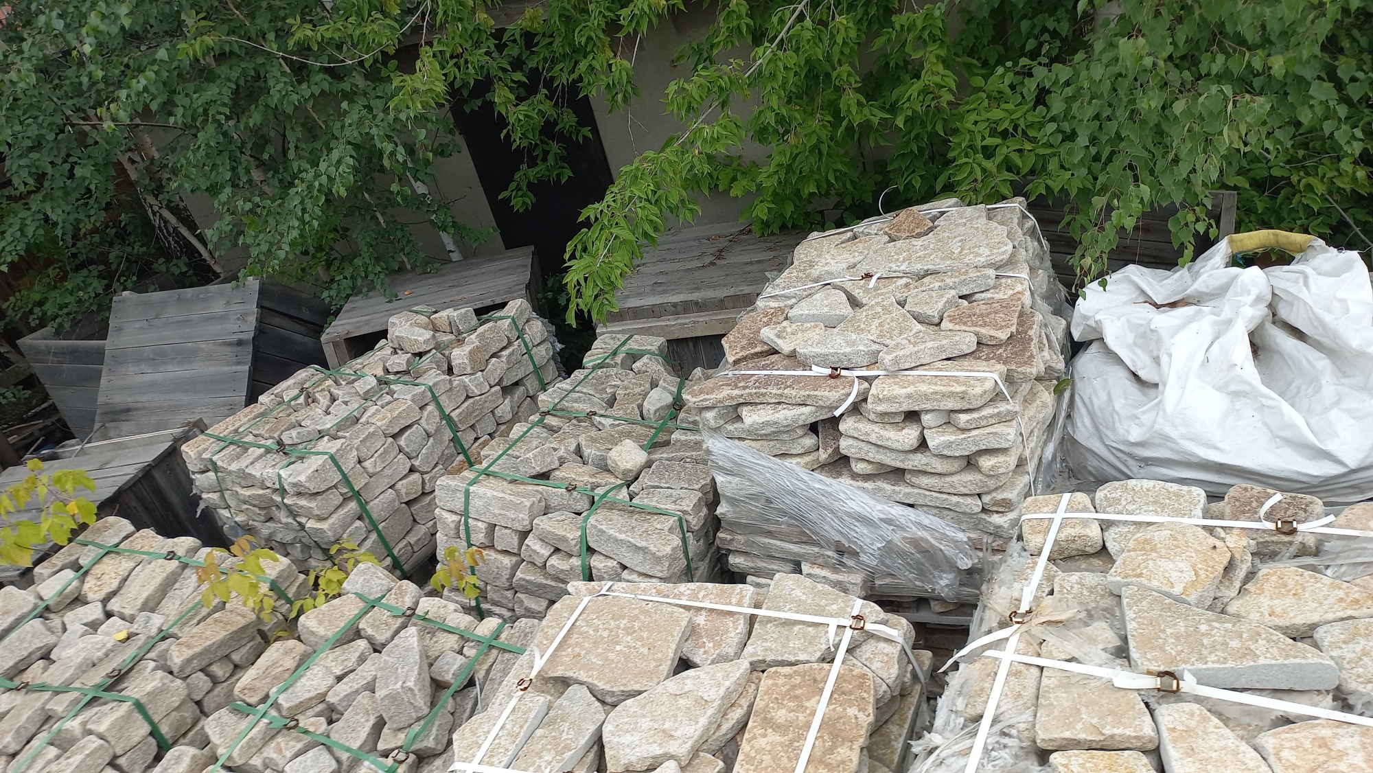 Плитняк гранитный галтованный купить в Снежинске