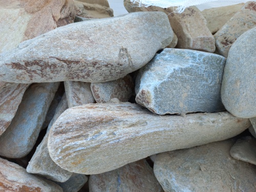 Златолит жёлтый, жёлто-зелёный глыбки и валуны для ланшафтного дизайна купить в Снежинске