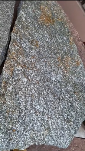 Плитняк златолит серебристый для цоколя, отмостки купить в Снежинске