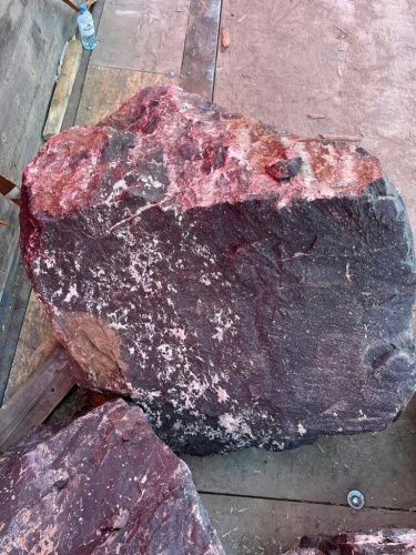 Камни для ландшафтного дизайна красно-фиолетовые 10-60 килограмм купить в Снежинске