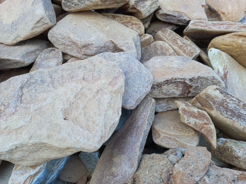 Златолит жёлтый, жёлто-зелёный глыбки и валуны для ланшафтного дизайна купить в Снежинске