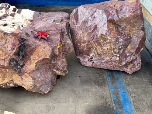 Ландшафтные глыбы красно-фиолетовые 200-1000 килограмм купить в Снежинске