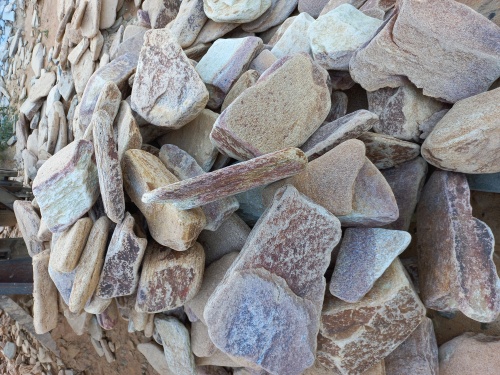 Златолит жёлтый, жёлто-зелёный глыбки и валуны для ланшафтного дизайна купить в Снежинске