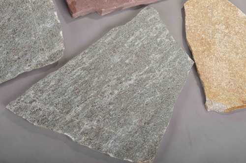 Плитняк златолит Уральский для цоколя, отмостки купить в Снежинске