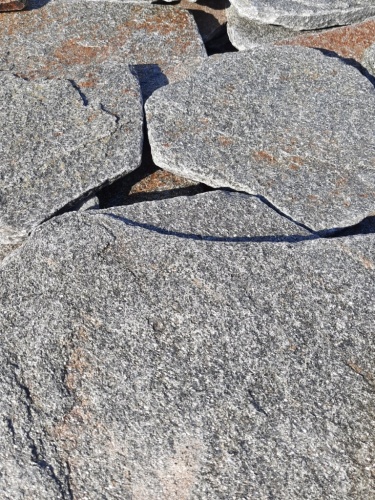 Златолит серебристый галтованный для лестниц купить в Снежинске