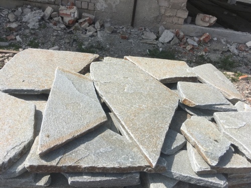 Златолит серебристый галтованный для лестниц купить в Снежинске