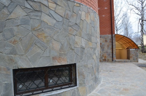 Плитняк златолит Уральский для цоколя, отмостки купить в Снежинске